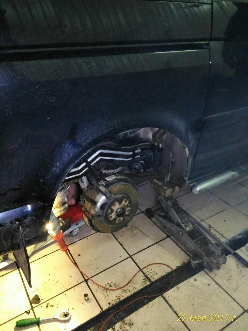 Автомобиль в сервисной зоне